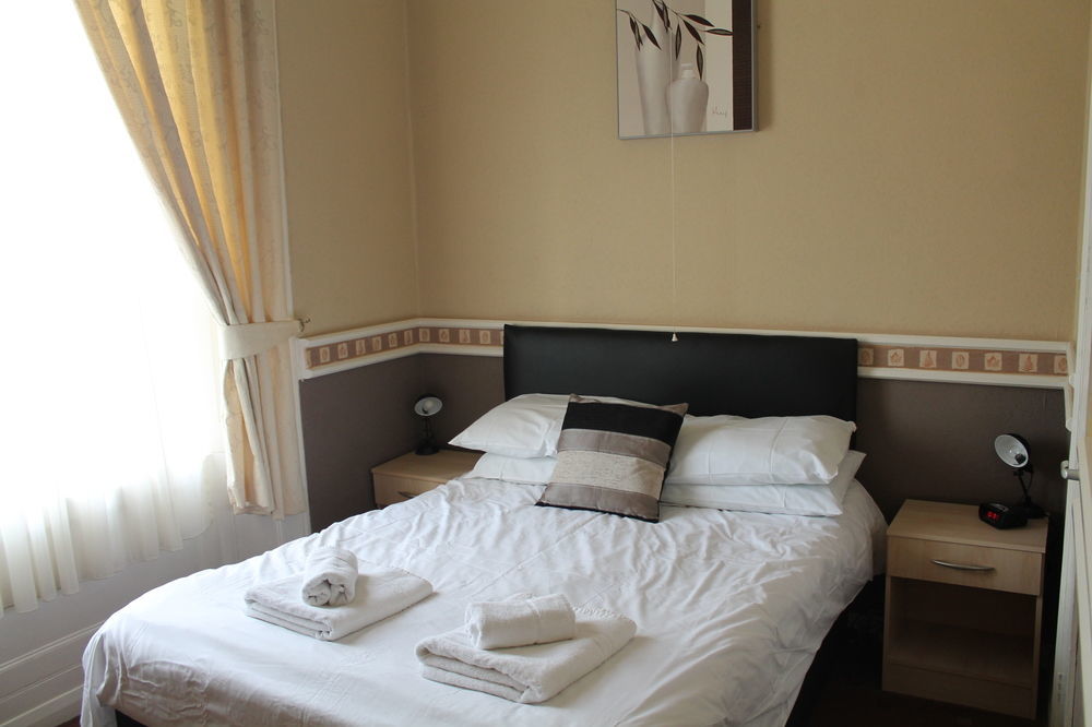 Heathcliff House B&B Exclusively For Adults Free Large Carpark Torquay Ngoại thất bức ảnh