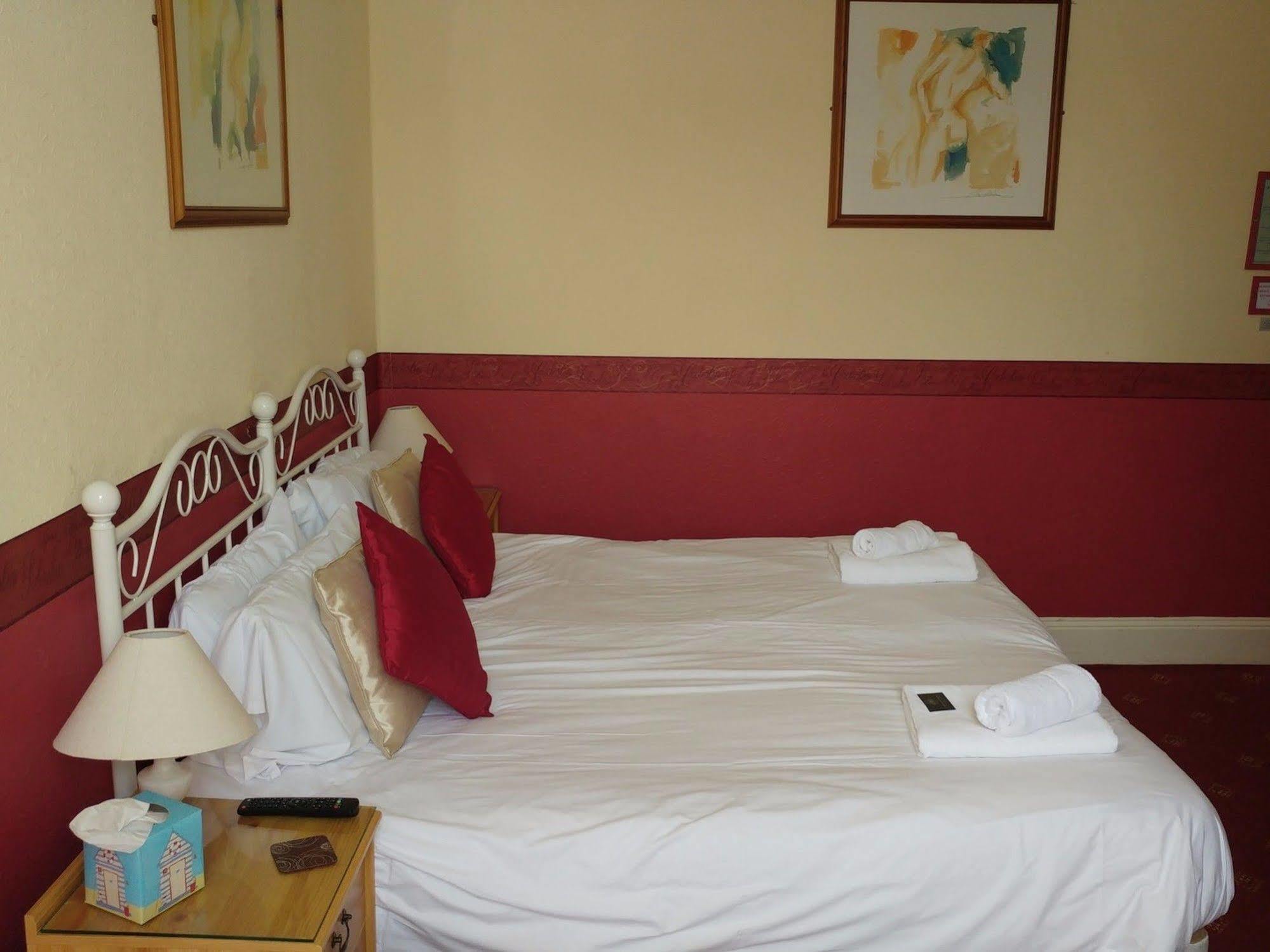 Heathcliff House B&B Exclusively For Adults Free Large Carpark Torquay Ngoại thất bức ảnh