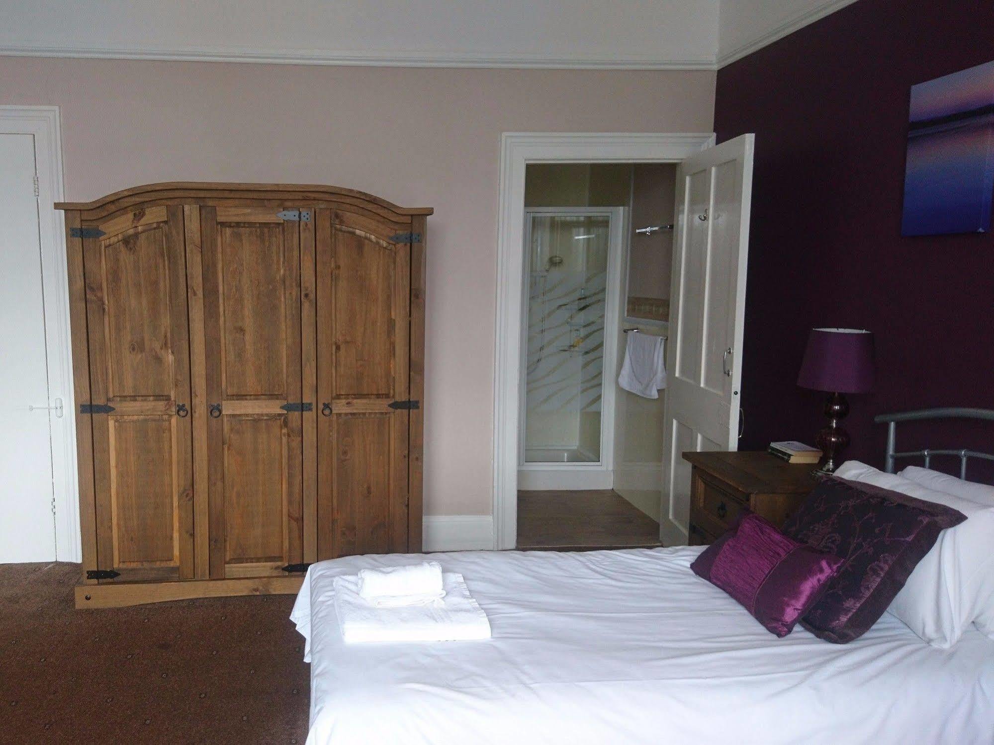 Heathcliff House B&B Exclusively For Adults Free Large Carpark Torquay Ngoại thất bức ảnh